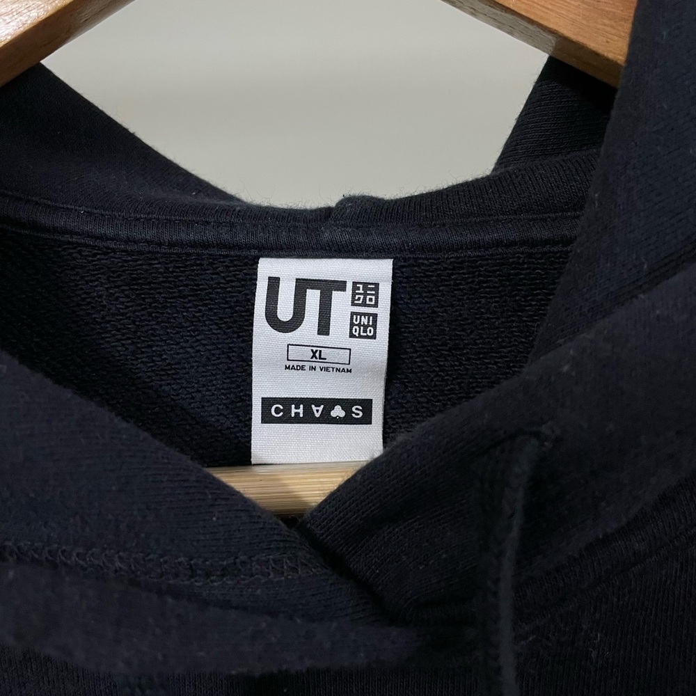 UNIQLO AUTHENTIC NICE GRAPHIC BLACK HOODIE FOR MEN’S & WOMEN’S - Picture 4 of 4